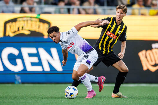 Mario Stroeykens of Anderlecht and Samuel Leach Holm of