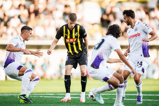 Adrian Svanbäck of Häcken against Jan-Carlo Simic and