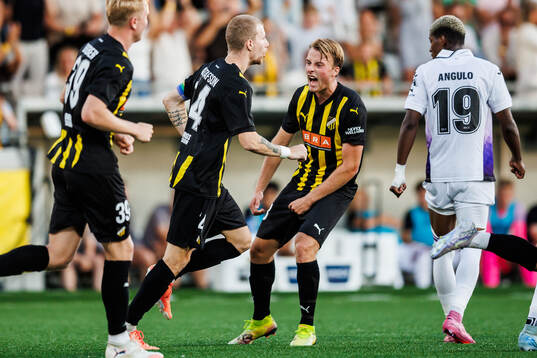 Simon Gustafson of Häcken celebrates