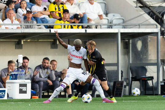 Nilson Angulo of Anderlecht and Sigge Jansson of Häcken