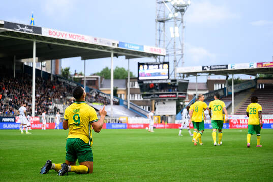 Jusef Erabi of Hammarby celebrates