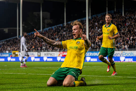 Victor Eriksson of Hammarby celeberates