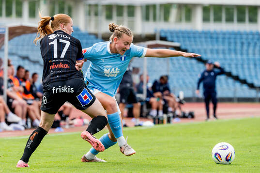 Växjö DFFs Tilde Johansson och Malmö FFs Agnes