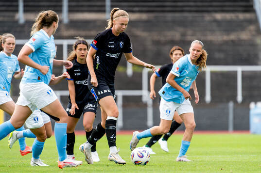 Växjö DFFs Elin Nilsson och Malmö FFs Sara Kanutte