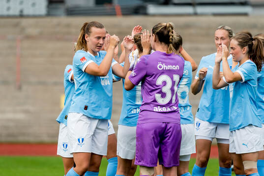 Malmö FFs Sara Kanutte Sørensen Fornes och målvakt Moa