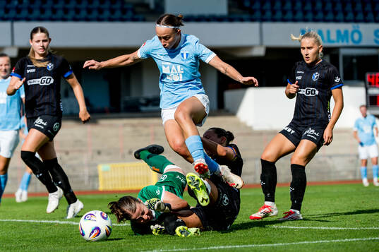 Bläddra bland fler bilder av Fotboll, Träningsmatch, Malmö FF - Växjö DFF