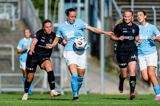 Malmö FFs Anna Plantin och Växjö DFFs Elvira Hammarbäck