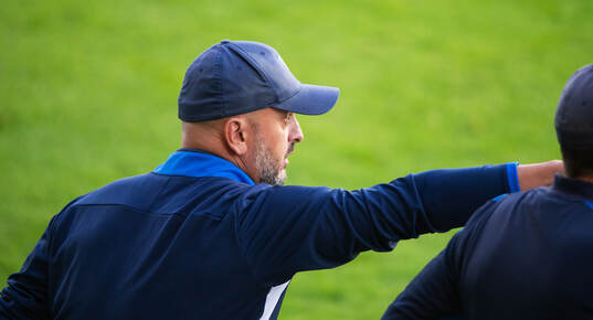 Balkans tränare Nebojsa Boban i matchen i division 2