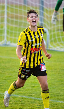 IFK Hässleholms Viktor Ahlgren har gjort 3-1 på straff