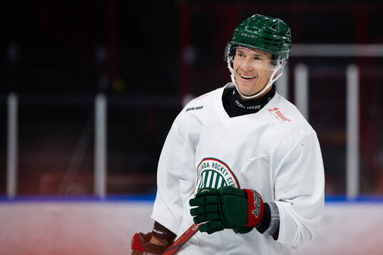uFrölundas Tom Nilsson nder en träning med Frölunda