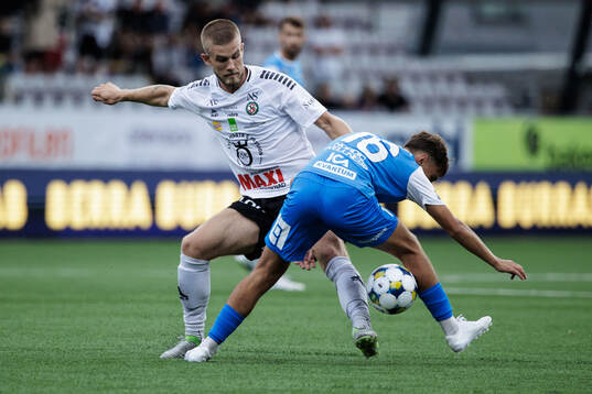 Örebros Hampus Söderström och Oddevolds Emir Derviskadic