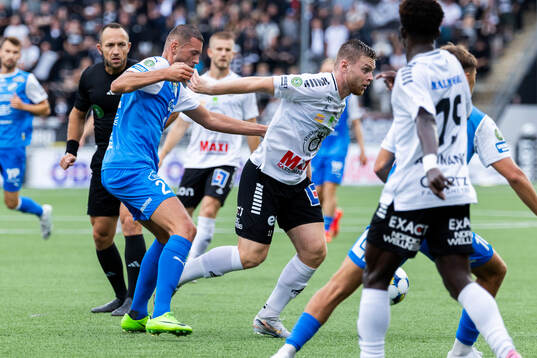 Oddevolds Albert Ejupi och Örebros Dino Salihovic