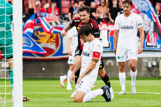 Östersunds Jamie Ryan Hopcutt jublar och Helsingborgs Jon