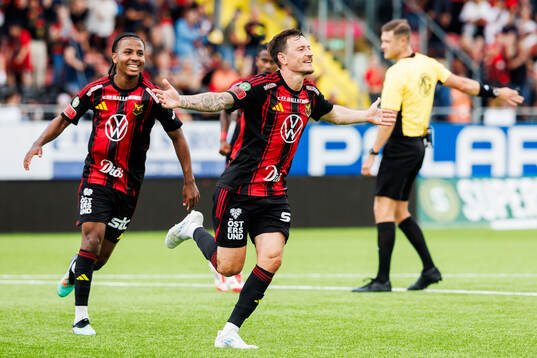 Östersunds Jamie Ryan Hopcutt jublar