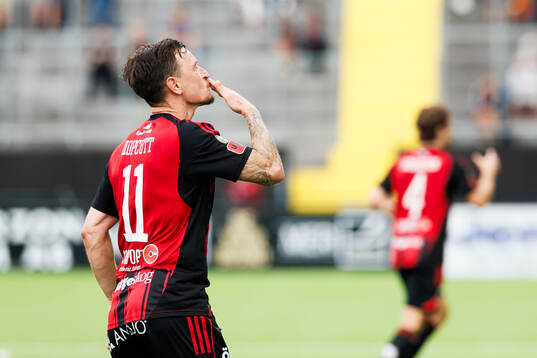 Östersunds Jamie Ryan Hopcutt jublar