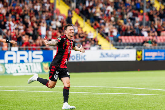 Östersunds Jamie Ryan Hopcutt jublar