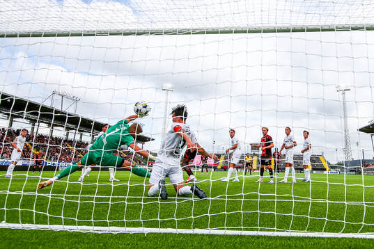 Östersunds Jamie Ryan Hopcutt (ej i bild) gör 2-2