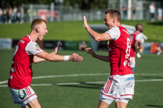 Sandvikens IFs Gustav Thörn och Daniel Söderberg jublar