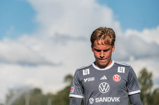 Sandvikens IFs målvakt Hannes Sveijer deppar
