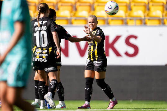 Häckens Emma Östlund jublar
