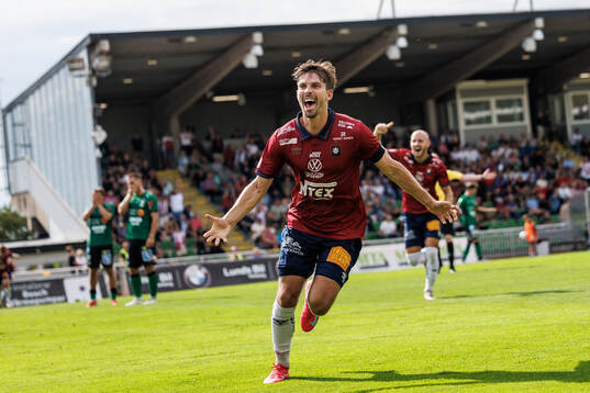 Örgrytes Daniel Paulson jublar