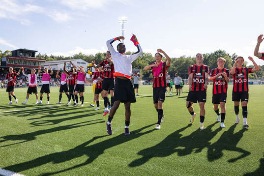 Brommapojkarnas spelare jublar