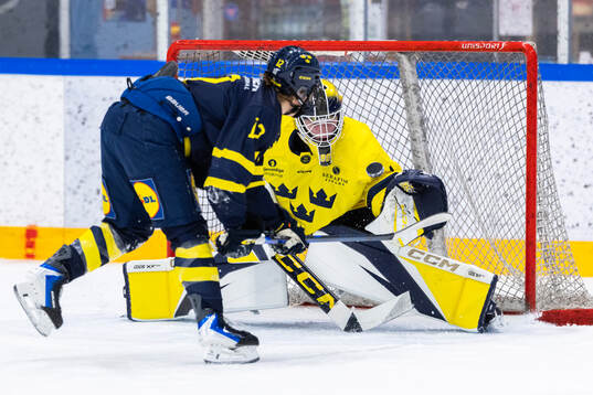 Loui Karlsson och Målvakt Vilmer Forsberg Salén