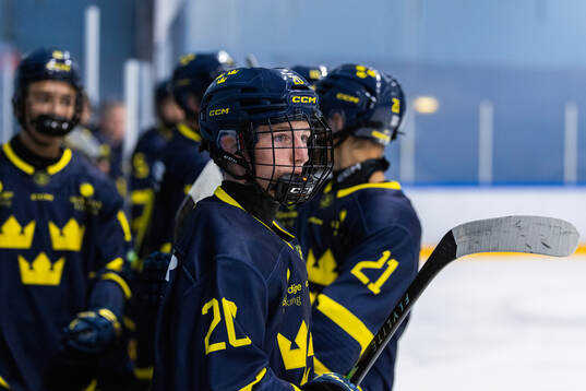 Hugo Wiedenunder en internmatch med Svenska U17-landslaget