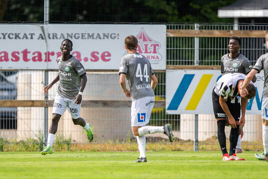Västerås Mamadou Ousmane Diagne jublar