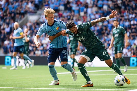 Djurgårdens Theo Bergvall och Halmstads Rami Kaib