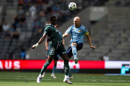 Halmstads Yannick Agnero och Djurgårdens Marcus Danielson
