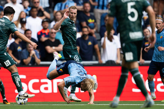 Djurgårdens Theo Bergvall och Halmstads Gisli Eyjolfsson