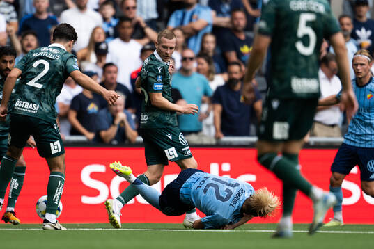 Djurgårdens Theo Bergvall och Halmstads Gisli Eyjolfsson