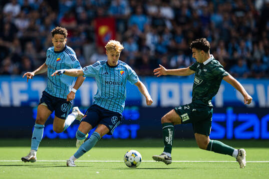 Djurgårdens Theo Bergvall och Halmstads Bleon Kurtulus