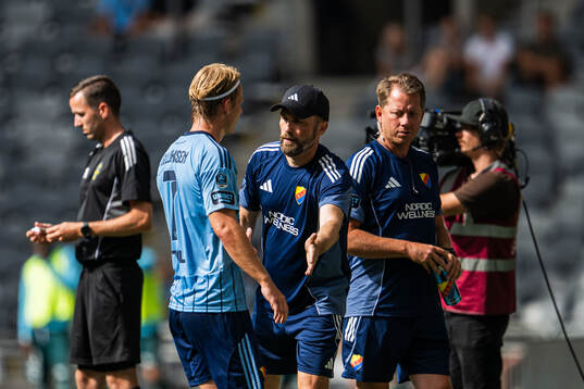 Djurgårdens tränare Jani Honkavaara  och Tobias Gulliksen