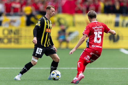 Häckens Julius Lindberg mot Elfsborgs Simon Hedlund