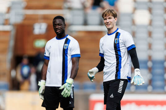 Sirius målvakt Ismael Diawara och målvakt David Celic