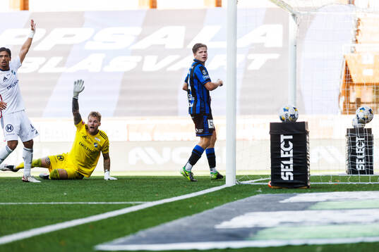 Östers målvakt Robin Wallinder och Sirius Victor Svensson