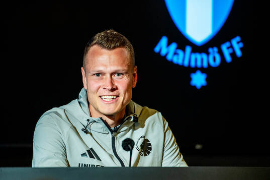 Bläddra bland fler bilder av Football, Champions League Qualifier, FC Copenhagen, Press conference 
