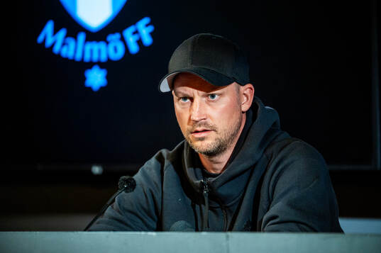Head coach Jacob Neestrup