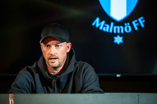 Head coach Jacob Neestrup