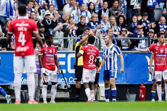 Degerfors Mamadouba Diaby tilldelas ett rött kort av