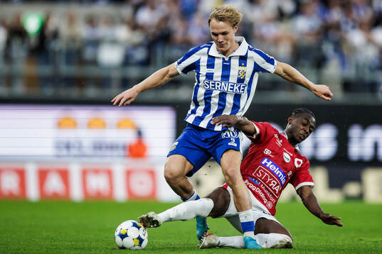 IFK Göteborgs Max Fenger och Degerfors Richie Omorowa