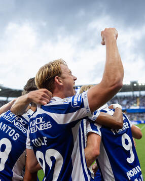 IFK Göteborgs Noah Tolf jublar ihop med Max Fenger