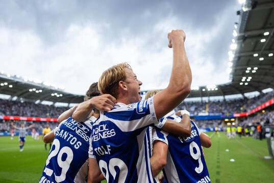 IFK Göteborgs Noah Tolf jublar ihop med Max Fenger