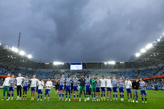 IFK Göteborgs spelare jublar framför klacken