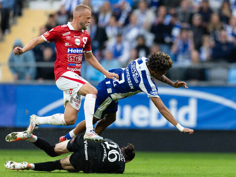 Degerfors Daniel Sundgren och målvakt Matvei Igonen mot