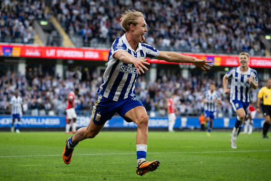 IFK Göteborgs Max Fenger jublar