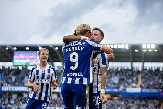 IFK Göteborgs Max Fenger jublar ihop med Sebastian