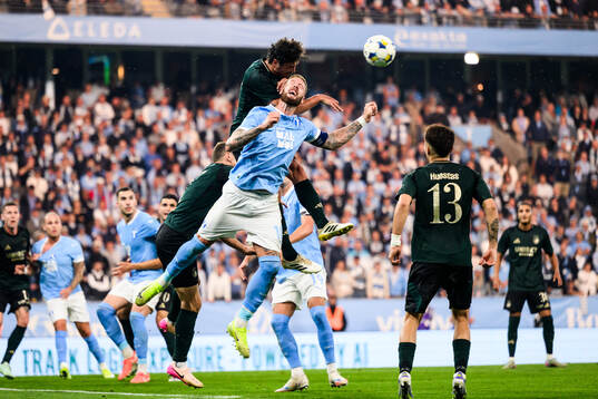 Thomas Delaney of FC Copenhagen and Pontus Jansson of